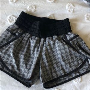 lululemon tracker shorts